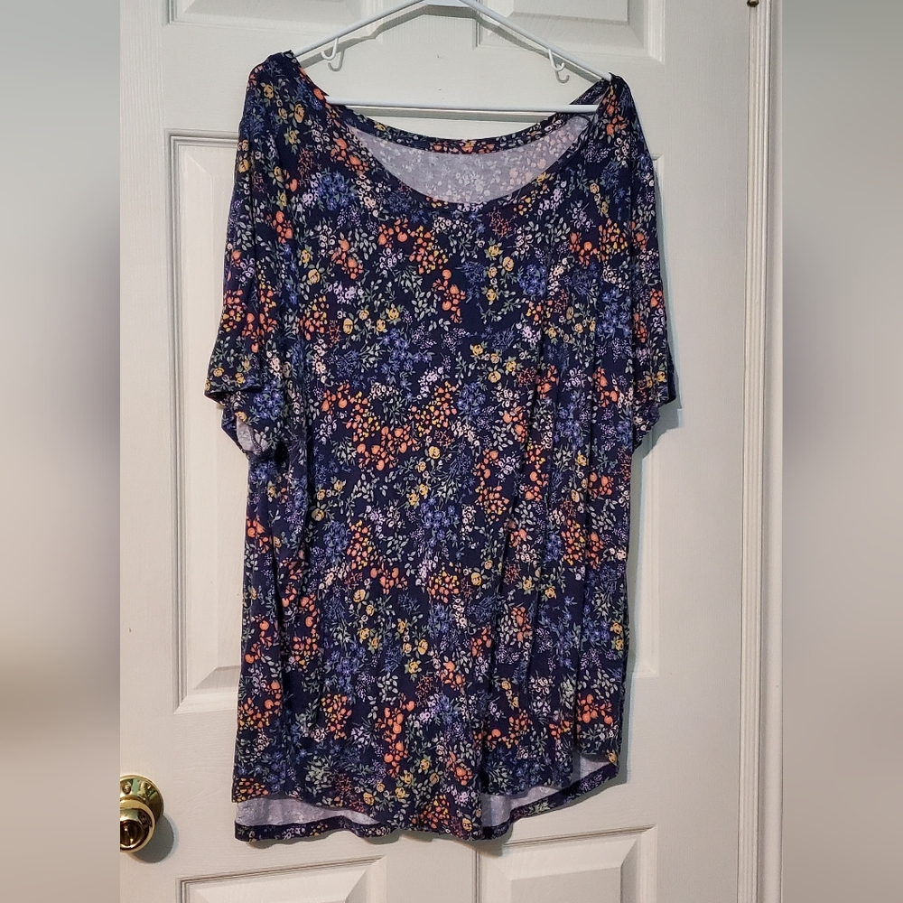 ⭐️2/$20⭐️ Floral T-Shirt
